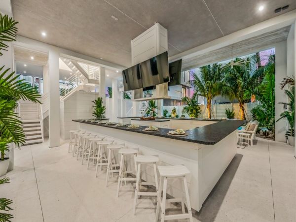 Luxury Siesta Key Vacation Home Steps from the Beach