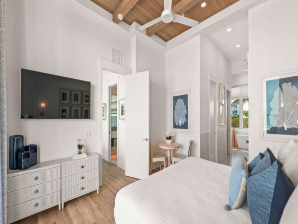 Luxury Siesta Key Vacation Home Steps from the Beach