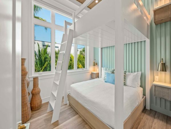 Luxury Siesta Key Vacation Home Steps from the Beach
