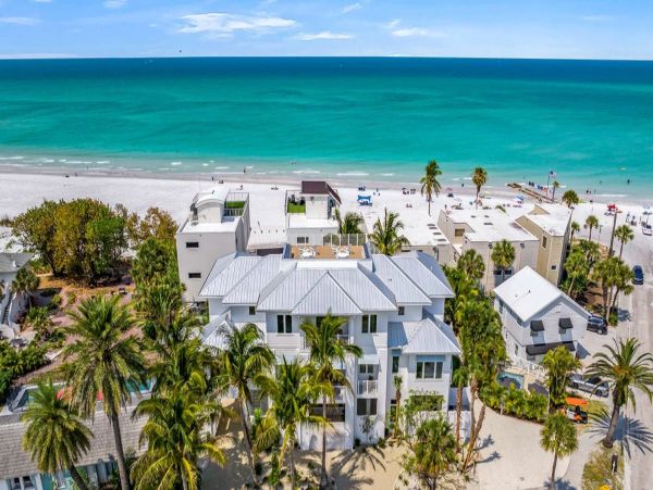 Luxury Siesta Key Vacation Home Steps from the Beach