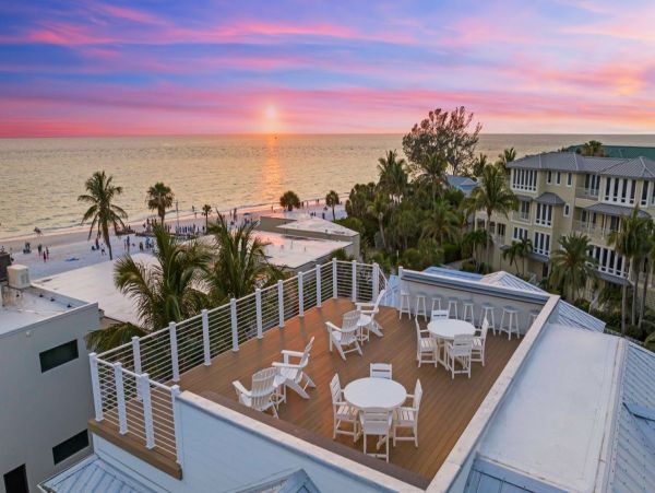 Luxury Siesta Key Vacation Home Steps from the Beach