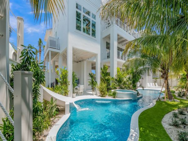 Luxury Siesta Key Vacation Home Steps from the Beach