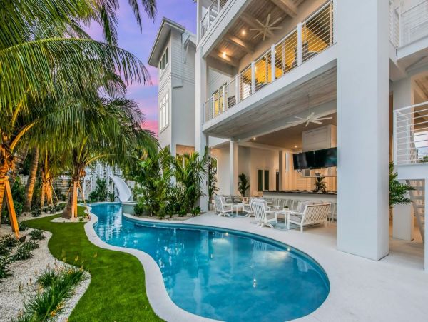 Luxury Siesta Key Vacation Home Steps from the Beach