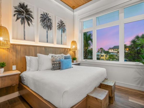Luxury Siesta Key Vacation Home Steps from the Beach