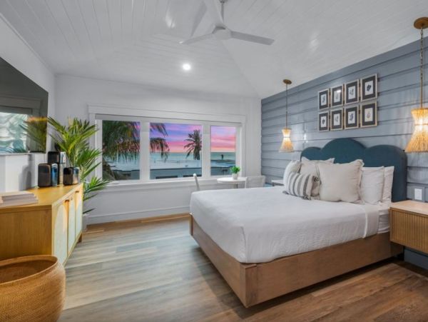 Luxury Siesta Key Vacation Home Steps from the Beach