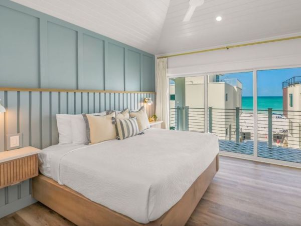 Luxury Siesta Key Vacation Home Steps from the Beach