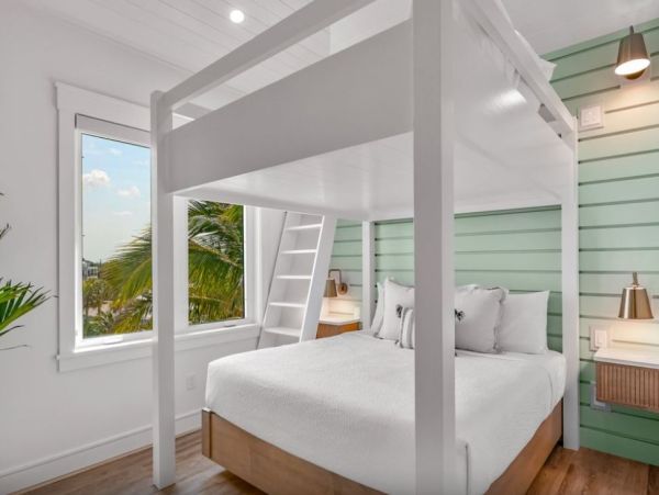 Luxury Siesta Key Vacation Home Steps from the Beach