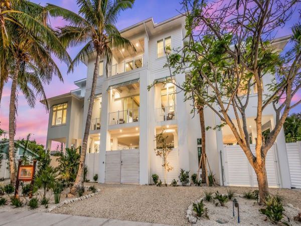 Luxury Siesta Key Vacation Home Steps from the Beach