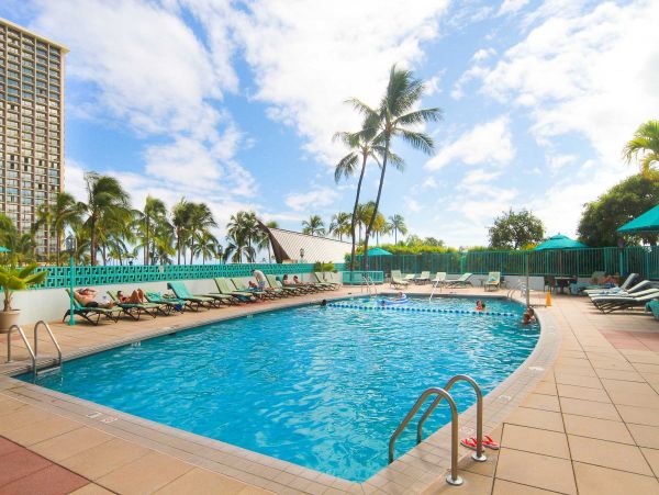 Waikiki Walk to Beach Two Bedroom Vacation Rental Suite