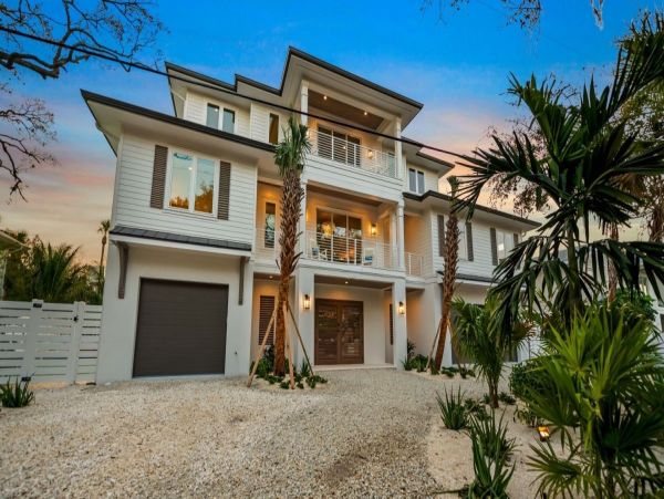Siesta Key Vacation Rental Steps from Beach & Village