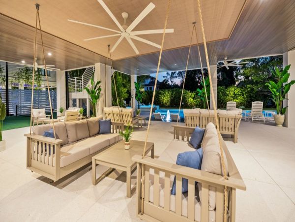 Siesta Key Vacation Rental Steps from Beach & Village