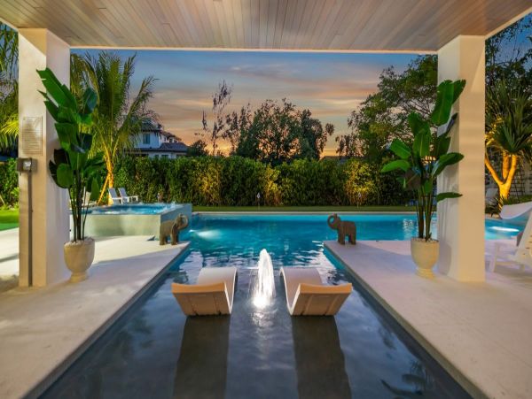 Siesta Key Vacation Rental Steps from Beach & Village