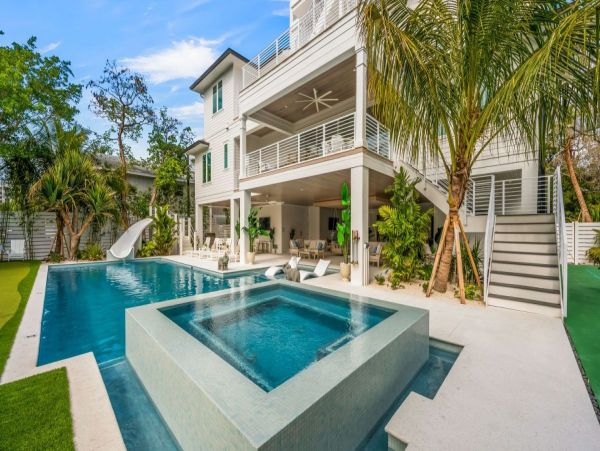 Siesta Key Vacation Rental Steps from Beach & Village