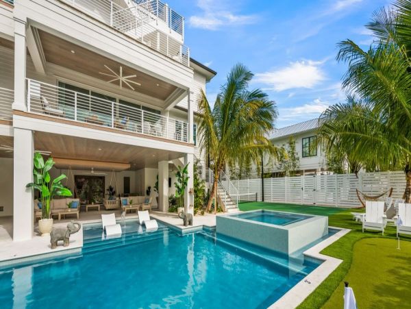 Siesta Key Vacation Rental Steps from Beach & Village