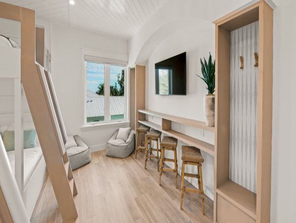 Siesta Key Vacation Rental Steps from Beach & Village