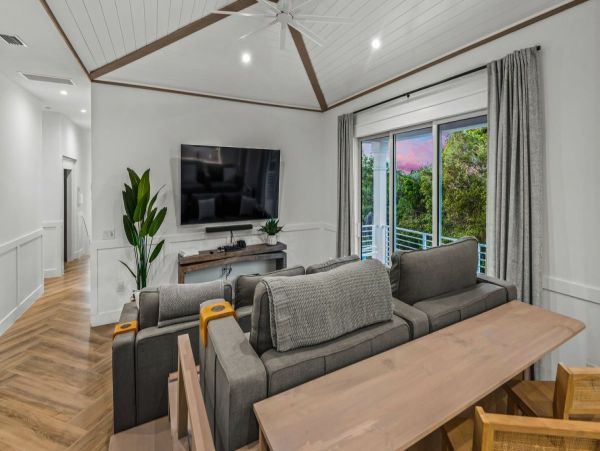 Siesta Key Vacation Rental Steps from Beach & Village