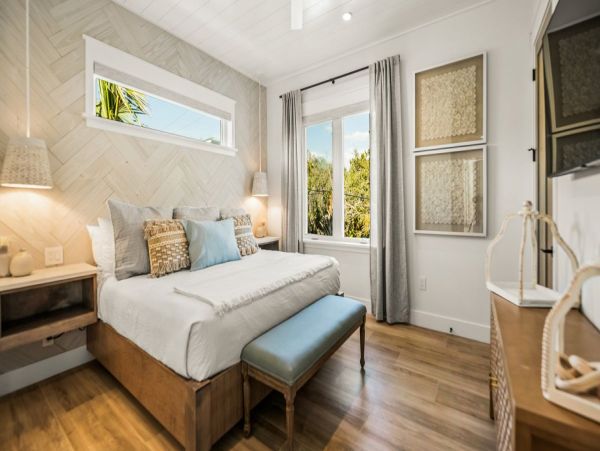 Siesta Key Vacation Rental Steps from Beach & Village