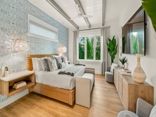 Siesta Key Vacation Rental Steps from Beach & Village