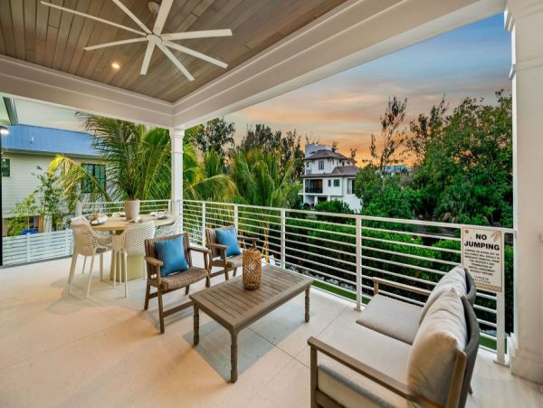 Siesta Key Vacation Rental Steps from Beach & Village