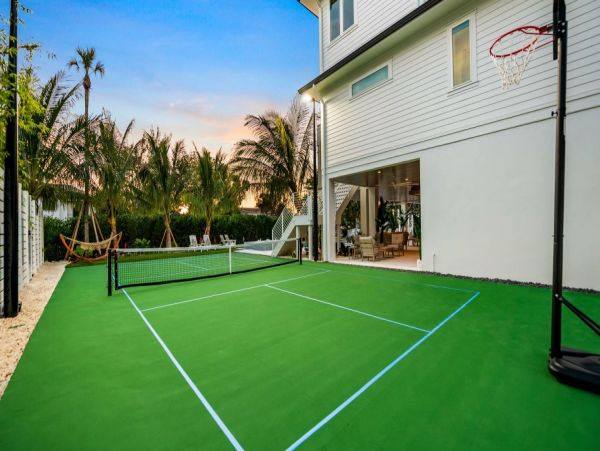 Siesta Key Vacation Rental Steps from Beach & Village