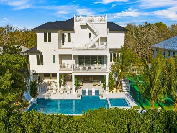 Siesta Key Vacation Rental Steps from Beach & Village