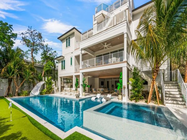 Siesta Key Vacation Rental Steps from Beach & Village
