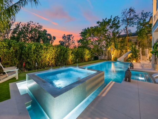 Siesta Key Vacation Rental Steps from Beach & Village