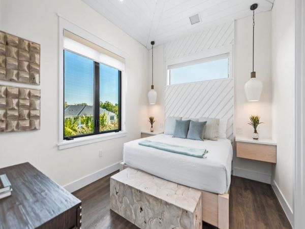 Top Siesta Key Rental: Beach Access, Rooftop Deck & More