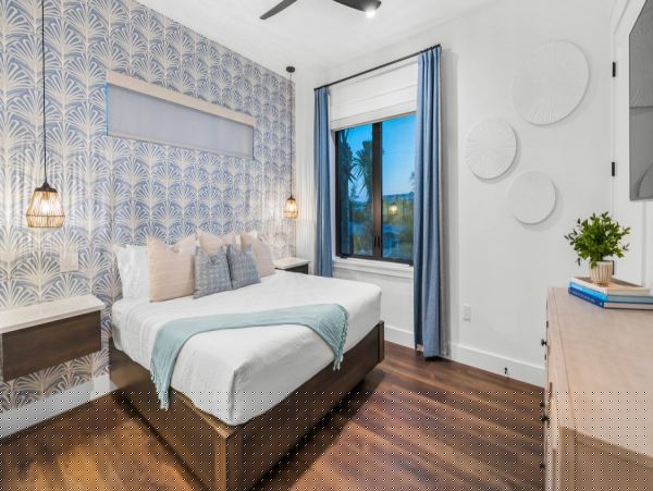Top Siesta Key Rental: Beach Access, Rooftop Deck & More