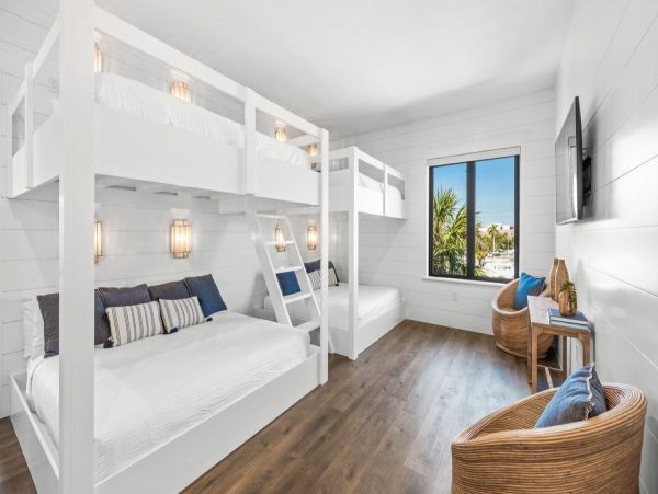 Top Siesta Key Rental: Beach Access, Rooftop Deck & More