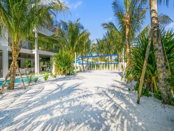 Top Siesta Key Rental: Beach Access, Rooftop Deck & More