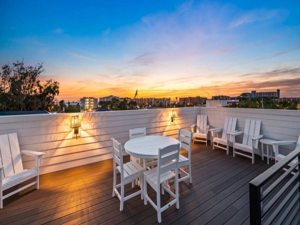Top Siesta Key Rental: Beach Access, Rooftop Deck & More