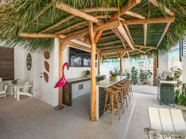 Top Siesta Key Rental: Beach Access, Rooftop Deck & More