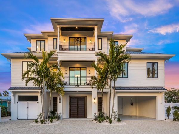 Top Siesta Key Rental: Beach Access, Rooftop Deck & More