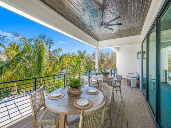 Top Siesta Key Rental: Beach Access, Rooftop Deck & More