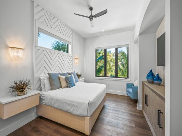 Top Siesta Key Rental: Beach Access, Rooftop Deck & More