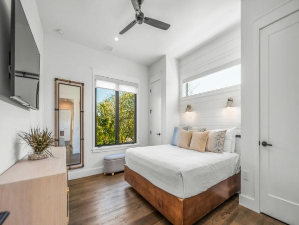Top Siesta Key Rental: Beach Access, Rooftop Deck & More
