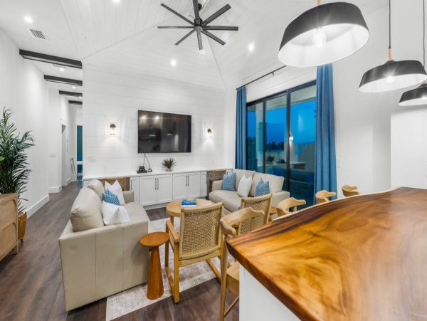 Top Siesta Key Rental: Beach Access, Rooftop Deck & More