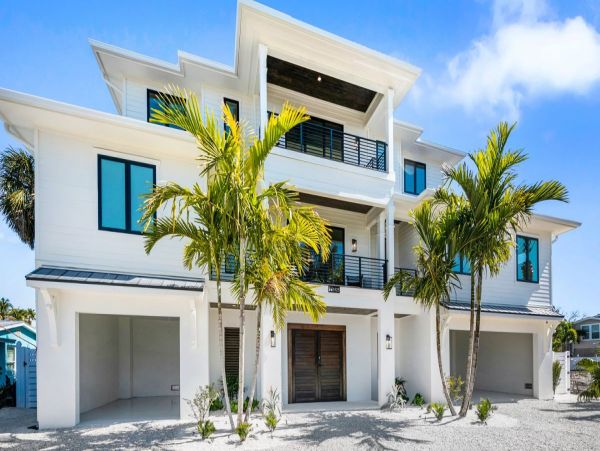 Top Siesta Key Rental: Beach Access, Rooftop Deck & More