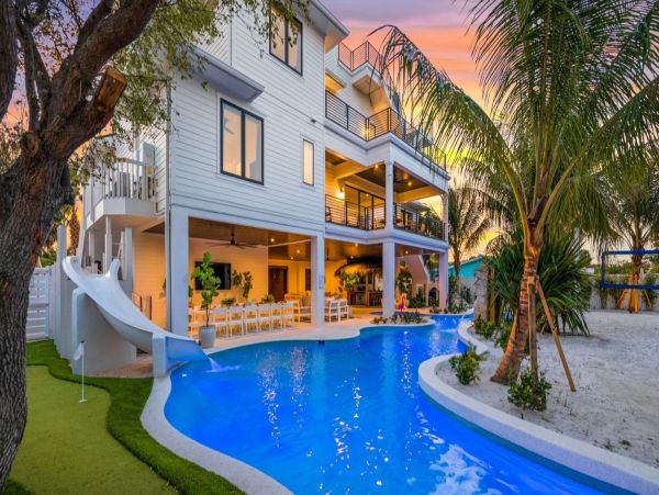 Top Siesta Key Rental: Beach Access, Rooftop Deck & More