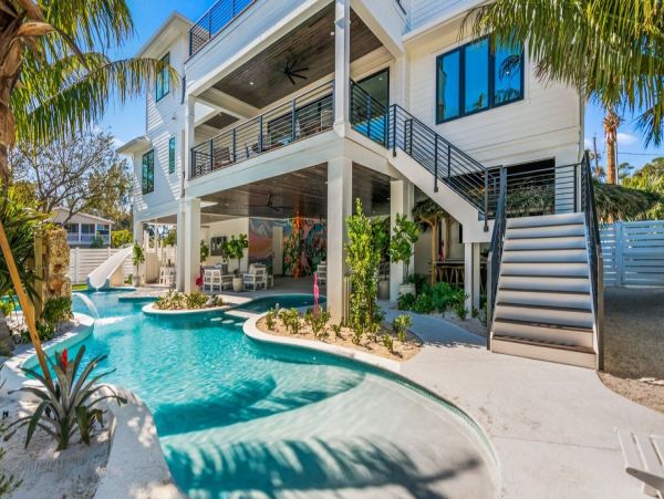 Top Siesta Key Rental: Beach Access, Rooftop Deck & More