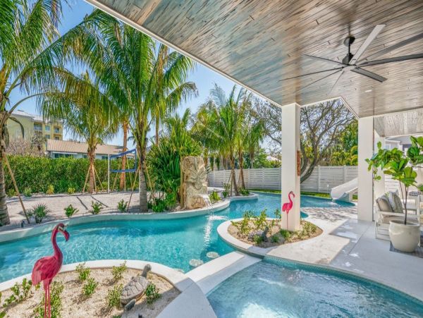 Top Siesta Key Rental: Beach Access, Rooftop Deck & More