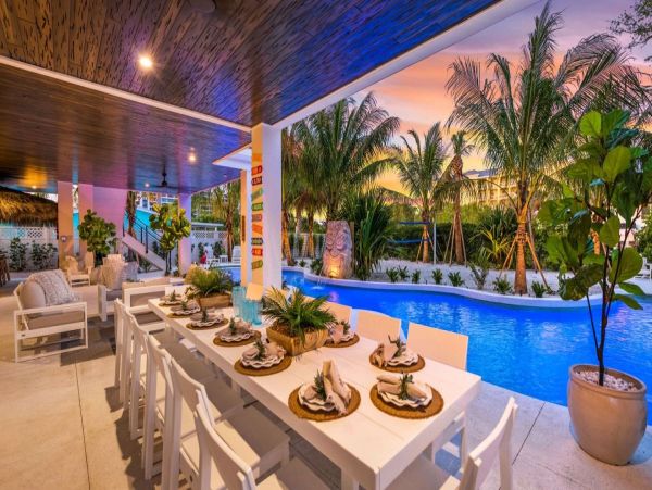 Top Siesta Key Rental: Beach Access, Rooftop Deck & More