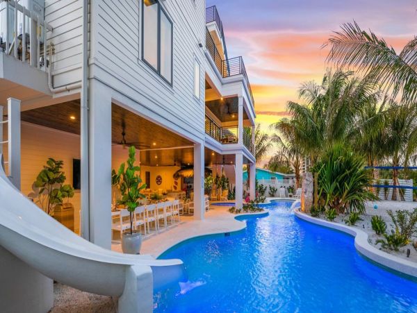 Top Siesta Key Rental: Beach Access, Rooftop Deck & More