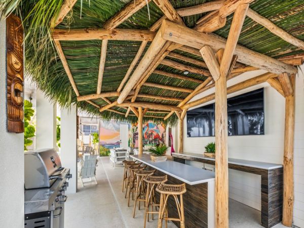 Top Siesta Key Rental: Beach Access, Rooftop Deck & More