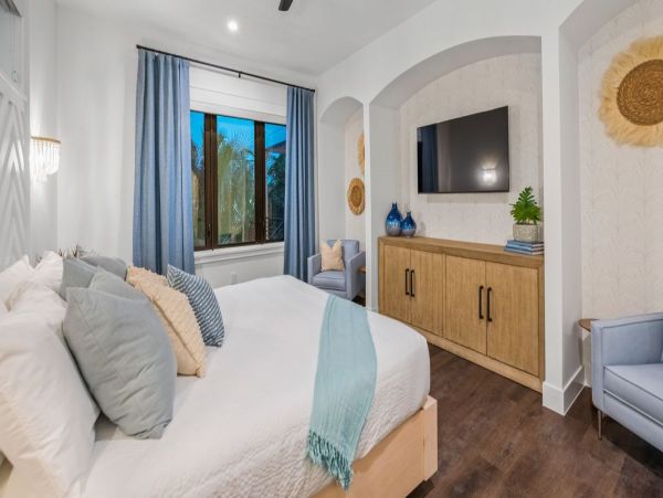 Top Siesta Key Rental: Beach Access, Rooftop Deck & More