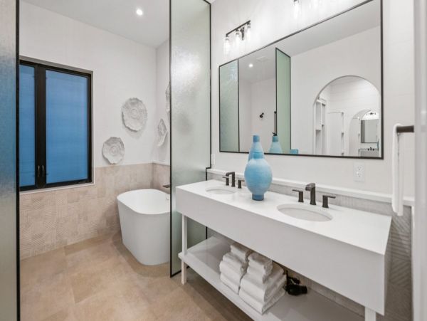 Top Siesta Key Rental: Beach Access, Rooftop Deck & More