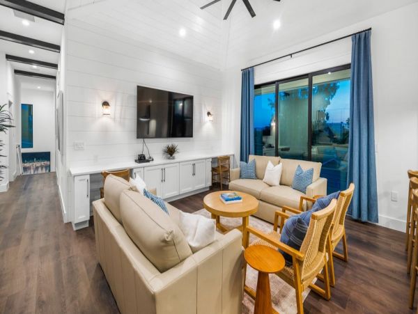 Top Siesta Key Rental: Beach Access, Rooftop Deck & More
