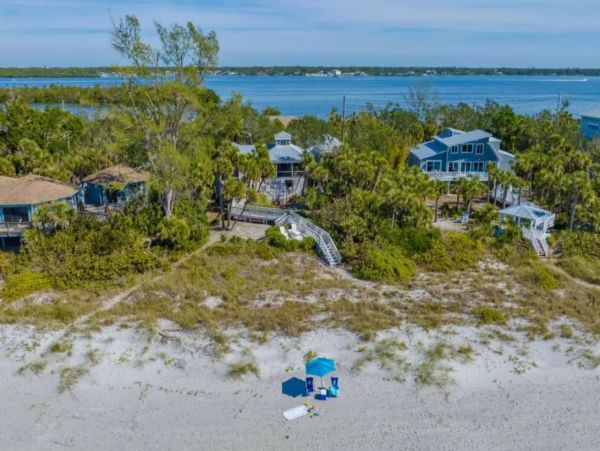 Manasota Key Walk to Beach Three Bedroom Rental Home
