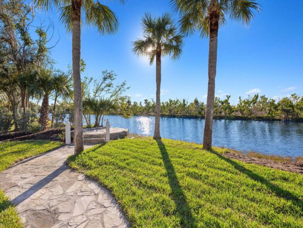 Sanibel Dream Vacation Retreat Three Bedroom Home with Pool & Spa